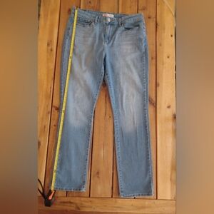 Levi's Women's Mid Rise Straight Leg Light Wash Jeans Size 12M -  W31/ L32